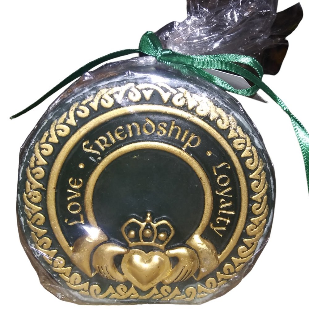 IRISH BLESSING CANDLE NEW 4"X4" CLADDAGH GREEN/GOLD NEW LOVE FRIENDSHIP LOYALTY